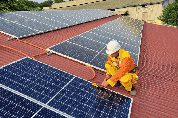 Panel Surya Atap Solterra Solusi Hemat Energi dan Ramah Lingkungan